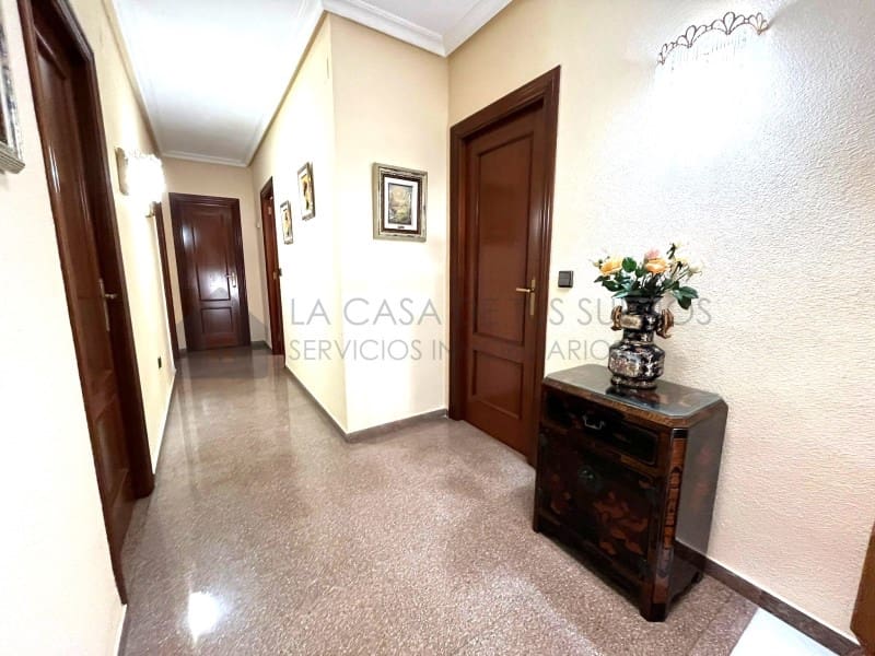 6 bedroom Bungalow for sale in Sax with garage - € 450,000 (Ref: 9929034)