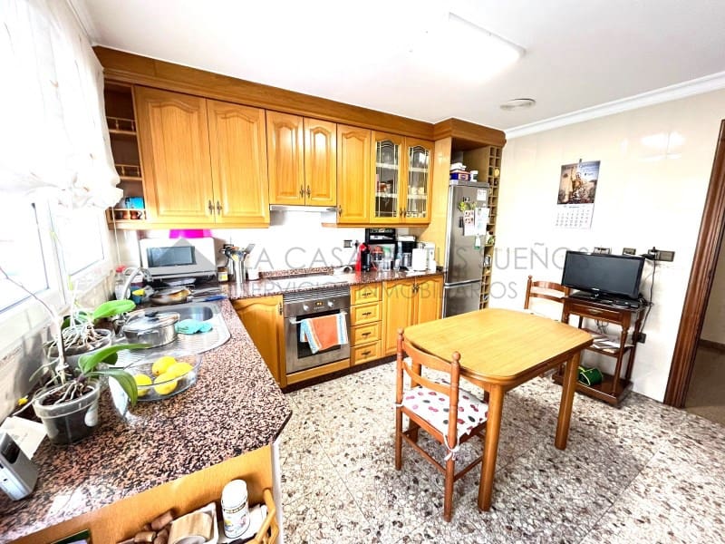 6 bedroom Bungalow for sale in Sax with garage - € 450,000 (Ref: 9929034)