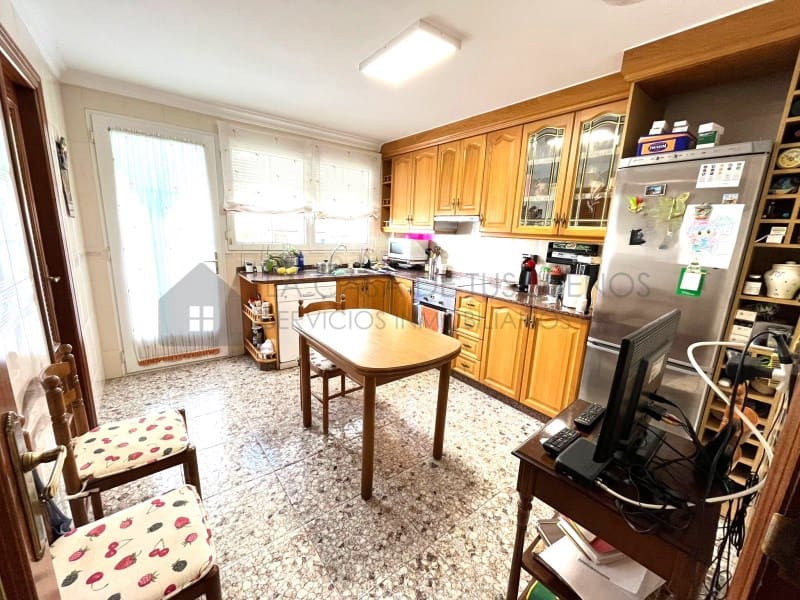 6 bedroom Bungalow for sale in Sax with garage - € 450,000 (Ref: 9929034)