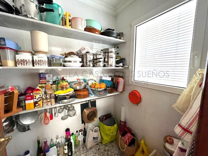 6 bedroom Bungalow for sale in Sax with garage - € 450,000 (Ref: 9929034)