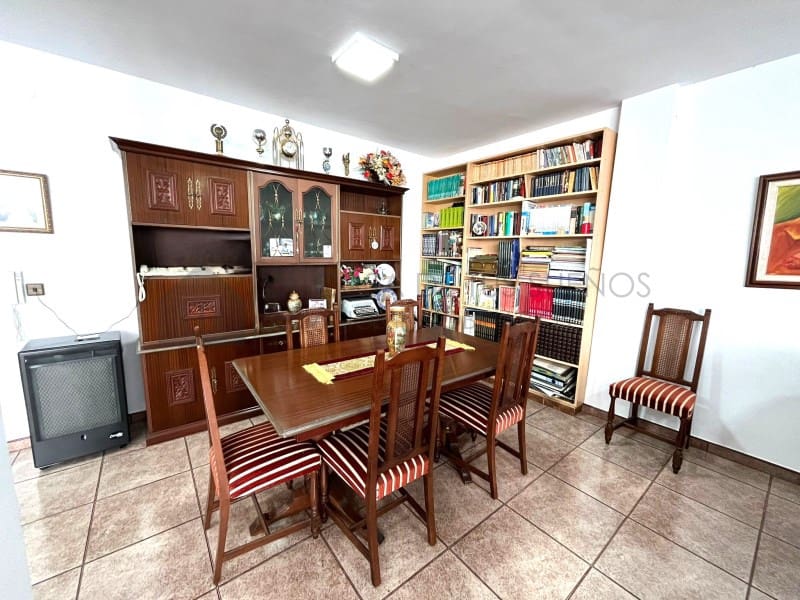 6 bedroom Bungalow for sale in Sax with garage - € 450,000 (Ref: 9929034)