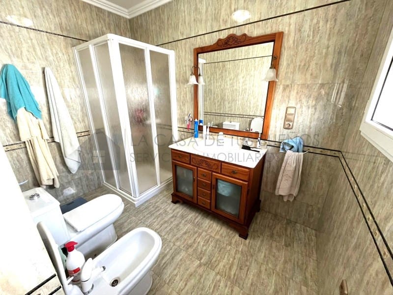 6 bedroom Bungalow for sale in Sax with garage - € 450,000 (Ref: 9929034)