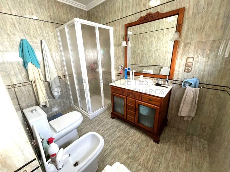 6 bedroom Bungalow for sale in Sax with garage - € 450,000 (Ref: 9929034)