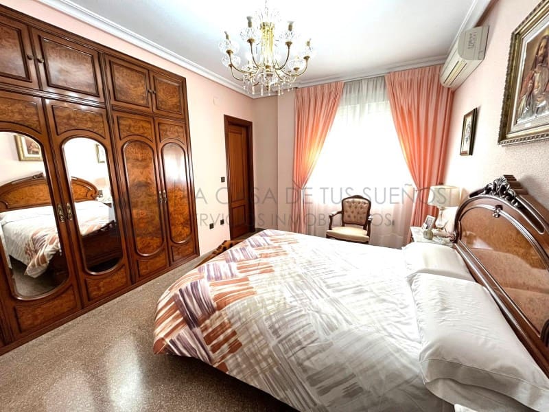 6 bedroom Bungalow for sale in Sax with garage - € 450,000 (Ref: 9929034)