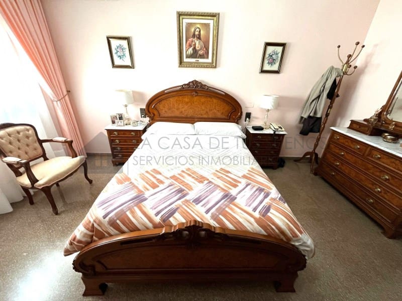 6 bedroom Bungalow for sale in Sax with garage - € 450,000 (Ref: 9929034)