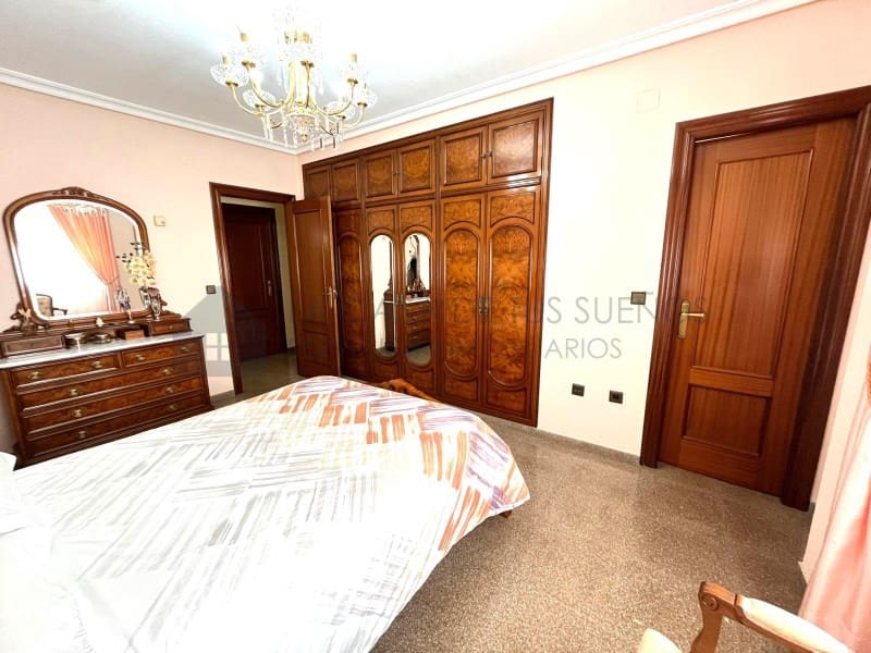 6 bedroom Bungalow for sale in Sax with garage - € 450,000 (Ref: 9929034)