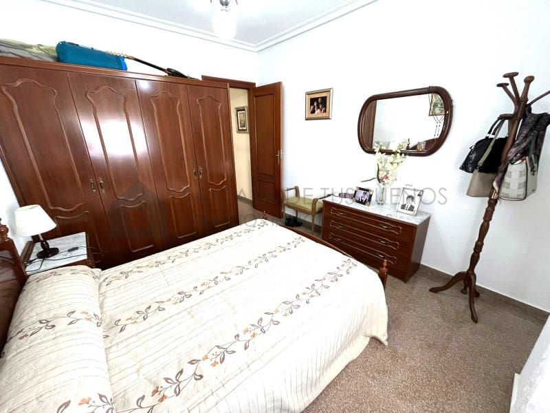 6 bedroom Bungalow for sale in Sax with garage - € 450,000 (Ref: 9929034)