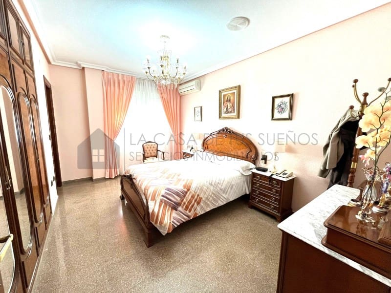 6 bedroom Bungalow for sale in Sax with garage - € 450,000 (Ref: 9929034)