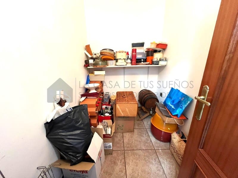 6 bedroom Bungalow for sale in Sax with garage - € 450,000 (Ref: 9929034)