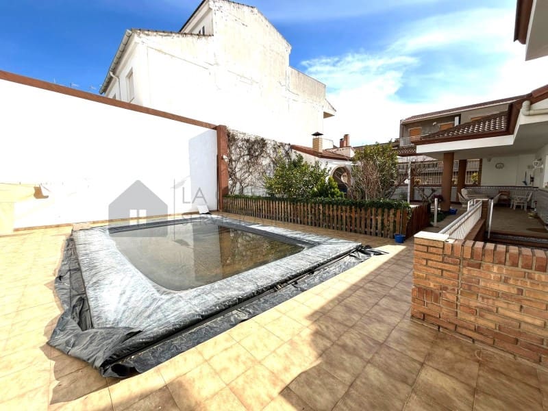 6 bedroom Bungalow for sale in Sax with garage - € 450,000 (Ref: 9929034)
