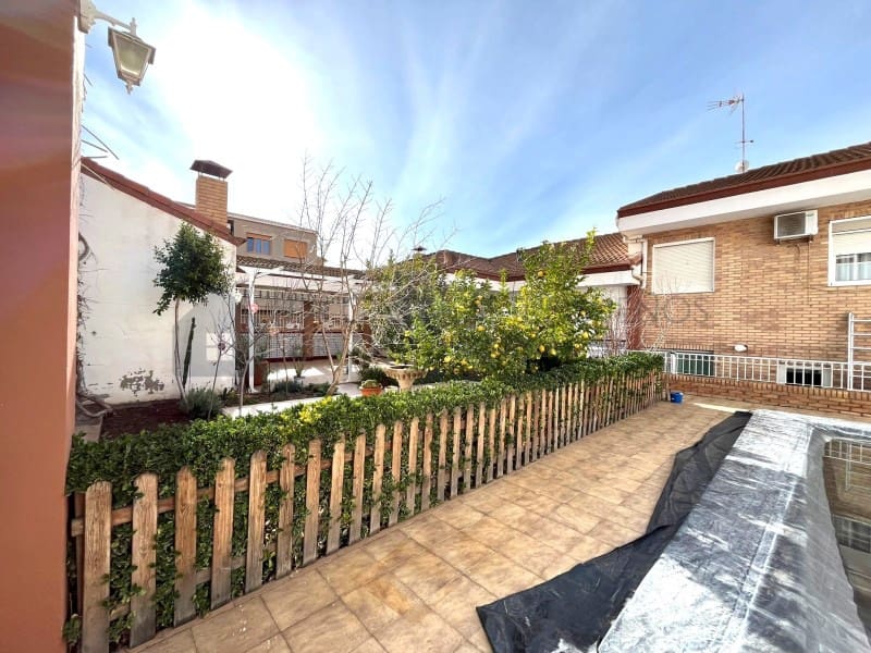 6 bedroom Bungalow for sale in Sax with garage - € 450,000 (Ref: 9929034)