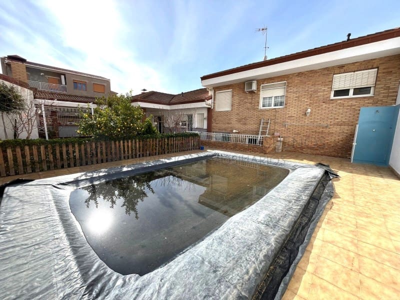 6 bedroom Bungalow for sale in Sax with garage - € 450,000 (Ref: 9929034)