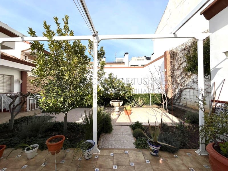 6 bedroom Bungalow for sale in Sax with garage - € 450,000 (Ref: 9929034)