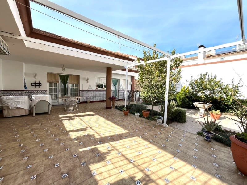 6 bedroom Bungalow for sale in Sax with garage - € 450,000 (Ref: 9929034)