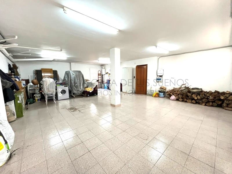 6 bedroom Bungalow for sale in Sax with garage - € 450,000 (Ref: 9929034)