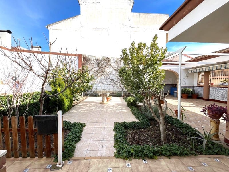 6 bedroom Bungalow for sale in Sax with garage - € 450,000 (Ref: 9929034)