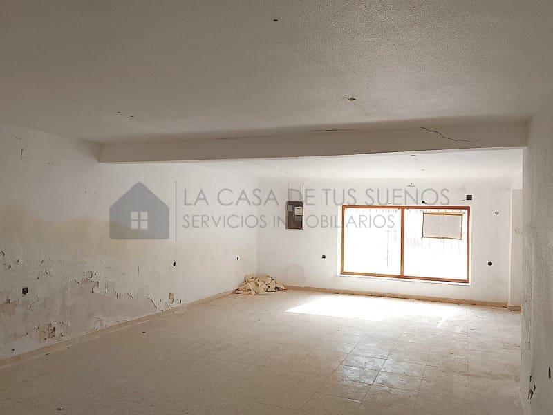 Commerciale in vendita in Sax - 110.000 € (Rif: 9937811)