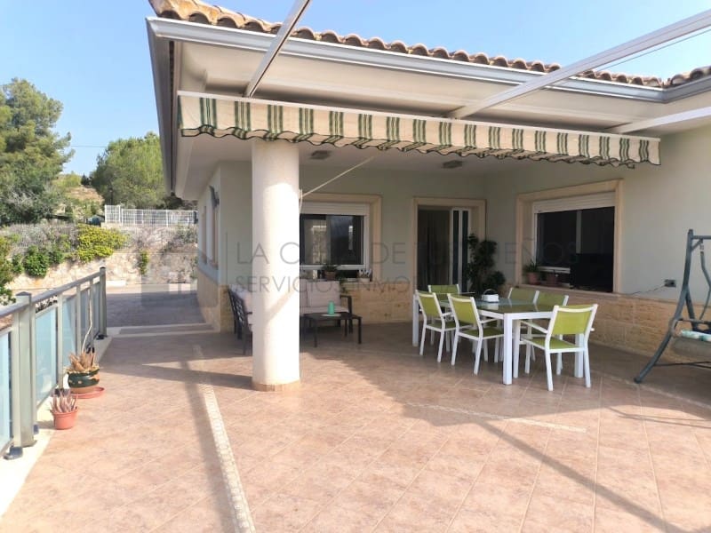 4 camera da letto Villa da affittare in Sax con piscina garage - 1.800 € (Rif: 9984543)