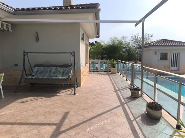Villa/Maison de 4 chambres à louer à Sax avec piscine garage - 1 800 € (Ref: 9984543)