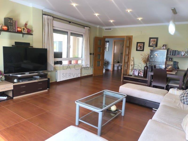 4 camera da letto Villa da affittare in Sax con piscina garage - 1.800 € (Rif: 9984543)