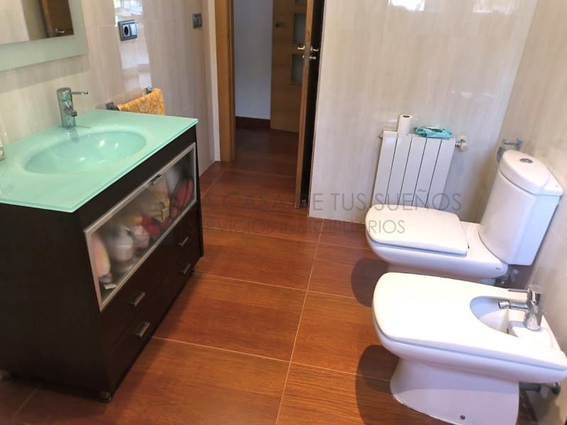 4 camera da letto Villa da affittare in Sax con piscina garage - 1.800 € (Rif: 9984543)