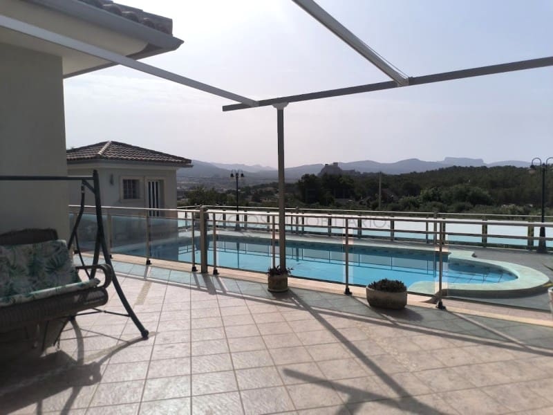 4 camera da letto Villa da affittare in Sax con piscina garage - 1.800 € (Rif: 9984543)
