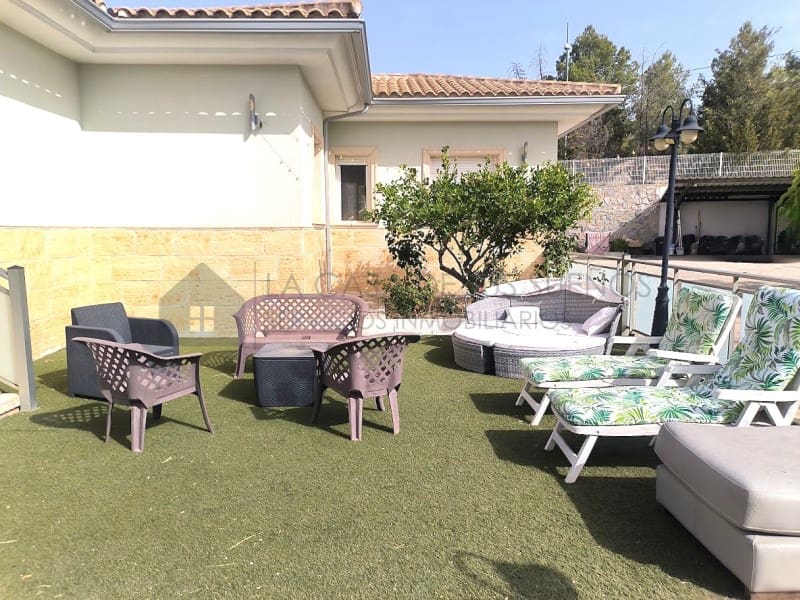 4 camera da letto Villa da affittare in Sax con piscina garage - 1.800 € (Rif: 9984543)