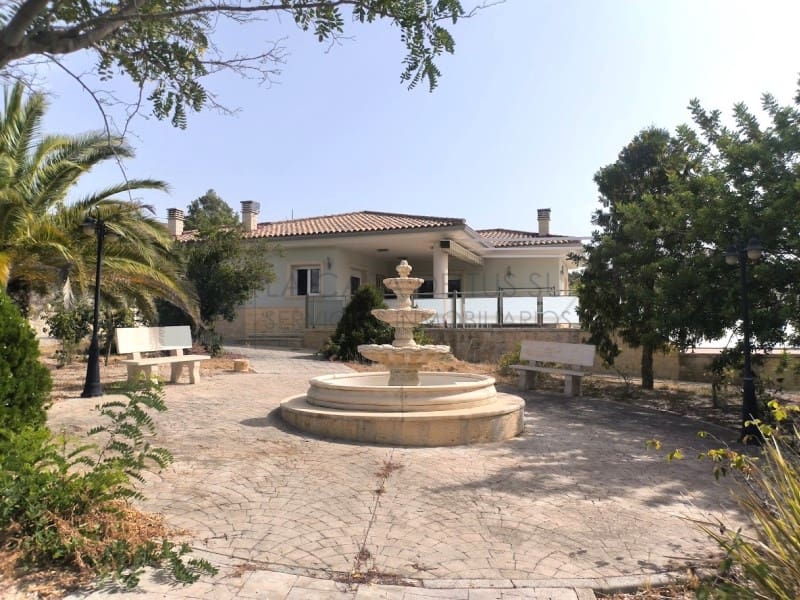 4 camera da letto Villa da affittare in Sax con piscina garage - 1.800 € (Rif: 9984543)