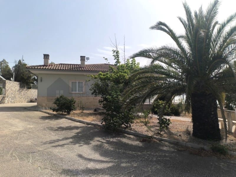 4 camera da letto Villa da affittare in Sax con piscina garage - 1.800 € (Rif: 9984543)