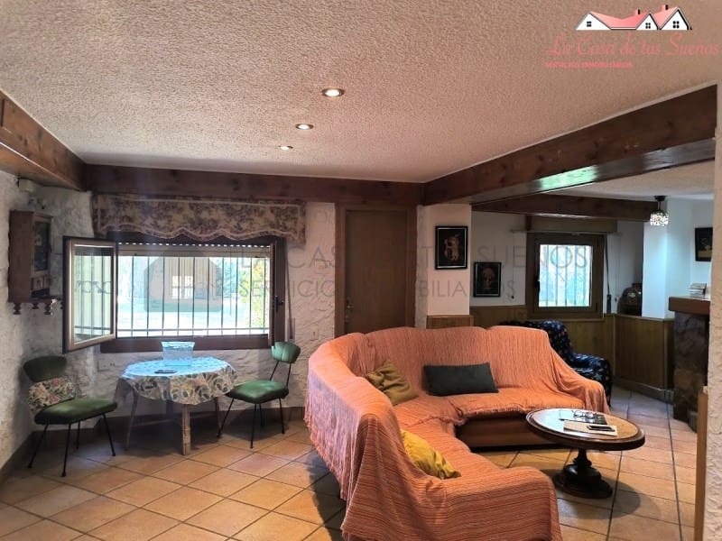 6 camera da letto Villa in vendita in Sax con piscina garage - 350.000 € (Rif: 9996771)