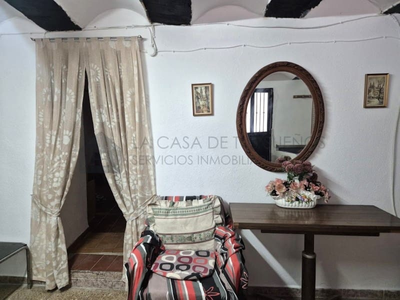 4 bedroom Townhouse for sale in El Camp de Mirra with garage - € 110,000 (Ref: 9999283)
