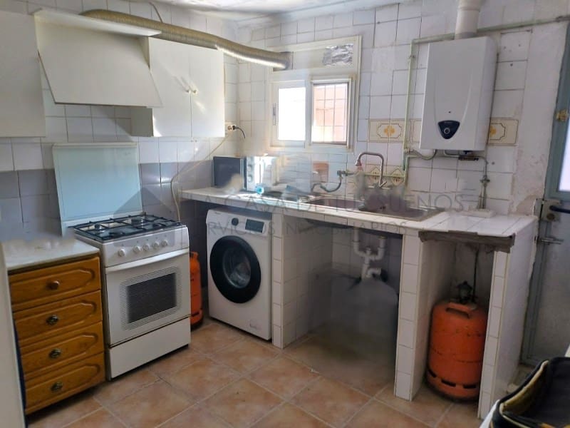 4 bedroom Townhouse for sale in El Camp de Mirra with garage - € 110,000 (Ref: 9999283)