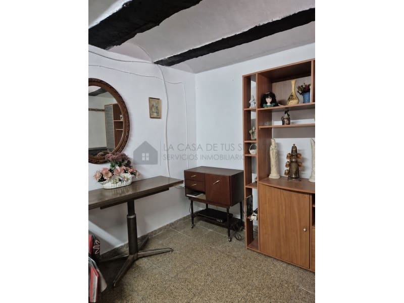 4 bedroom Townhouse for sale in El Camp de Mirra with garage - € 110,000 (Ref: 9999283)