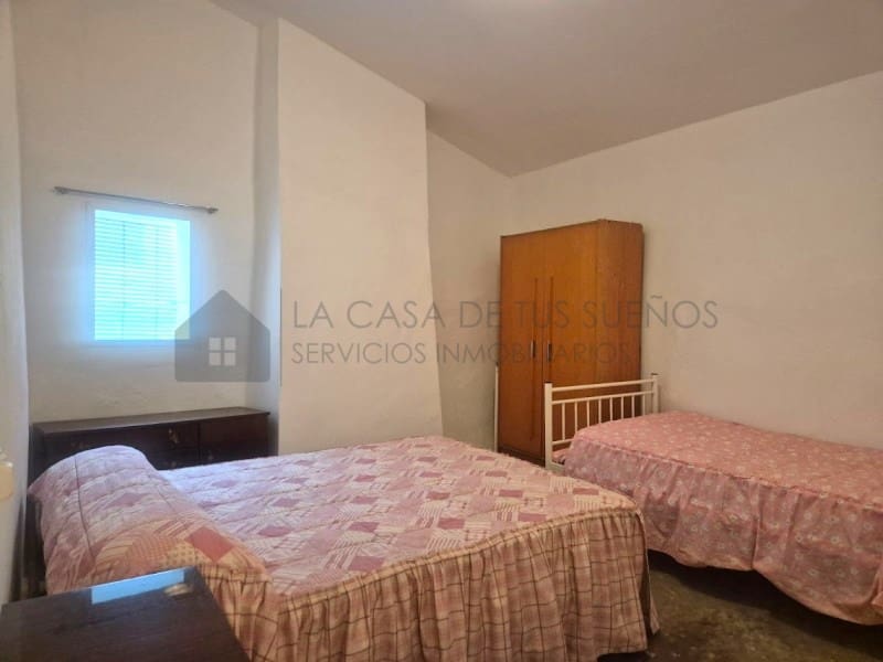 4 bedroom Townhouse for sale in El Camp de Mirra with garage - € 110,000 (Ref: 9999283)