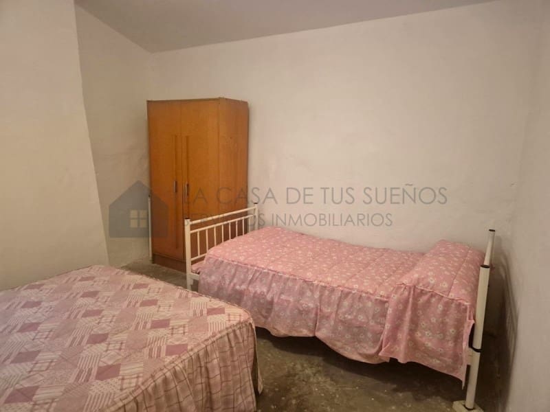 4 bedroom Townhouse for sale in El Camp de Mirra with garage - € 110,000 (Ref: 9999283)