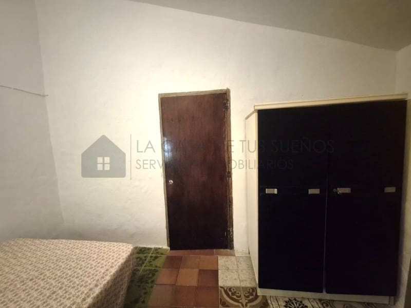 4 bedroom Townhouse for sale in El Camp de Mirra with garage - € 110,000 (Ref: 9999283)