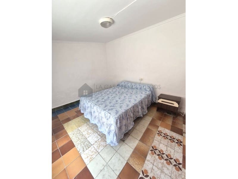 4 bedroom Townhouse for sale in El Camp de Mirra with garage - € 110,000 (Ref: 9999283)