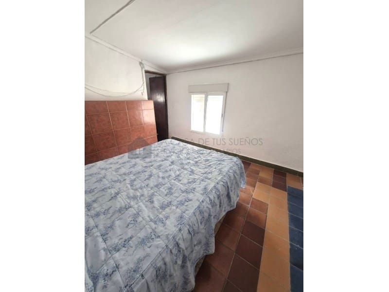 4 bedroom Townhouse for sale in El Camp de Mirra with garage - € 110,000 (Ref: 9999283)