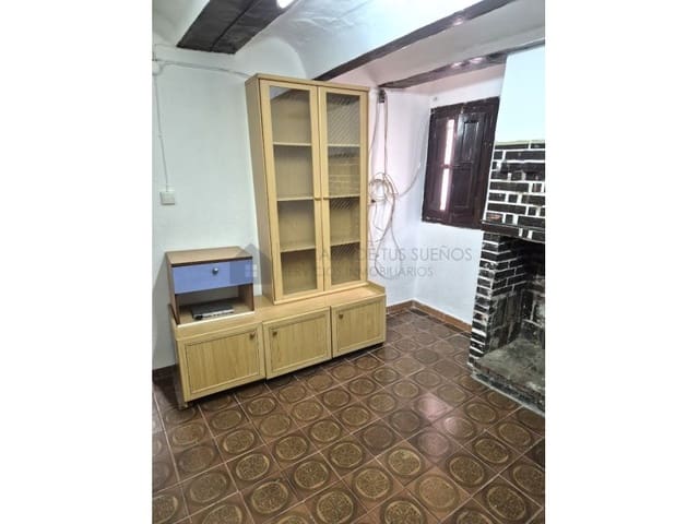 4 bedroom Townhouse for sale in El Camp de Mirra with garage - € 110,000 (Ref: 9999283)