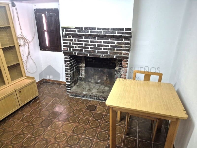 4 bedroom Townhouse for sale in El Camp de Mirra with garage - € 110,000 (Ref: 9999283)