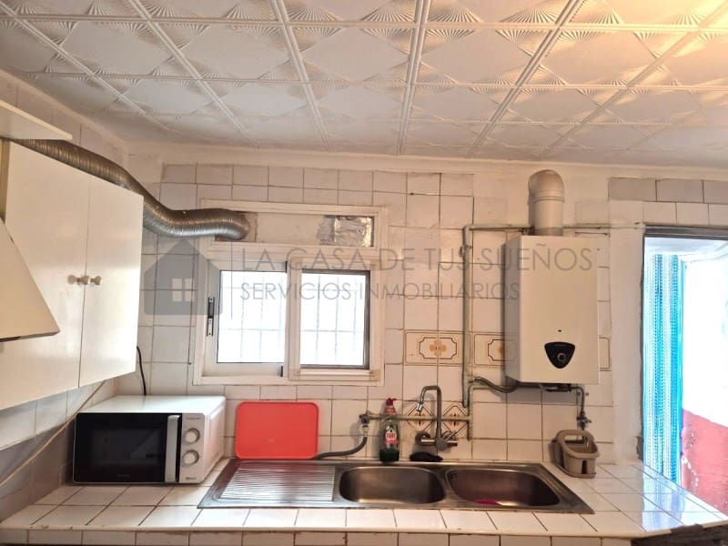 4 bedroom Townhouse for sale in El Camp de Mirra with garage - € 110,000 (Ref: 9999283)