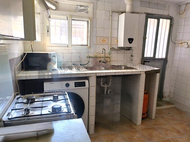 4 bedroom Townhouse for sale in El Camp de Mirra with garage - € 110,000 (Ref: 9999283)