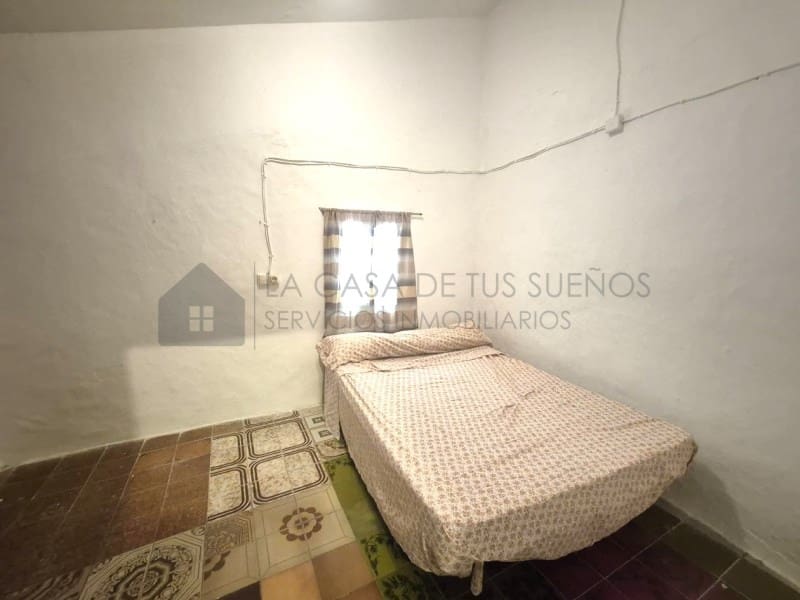 4 bedroom Townhouse for sale in El Camp de Mirra with garage - € 110,000 (Ref: 9999283)