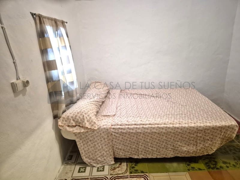 4 bedroom Townhouse for sale in El Camp de Mirra with garage - € 110,000 (Ref: 9999283)