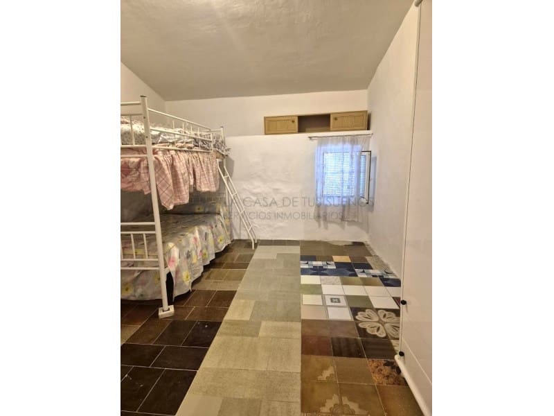 4 bedroom Townhouse for sale in El Camp de Mirra with garage - € 110,000 (Ref: 9999283)