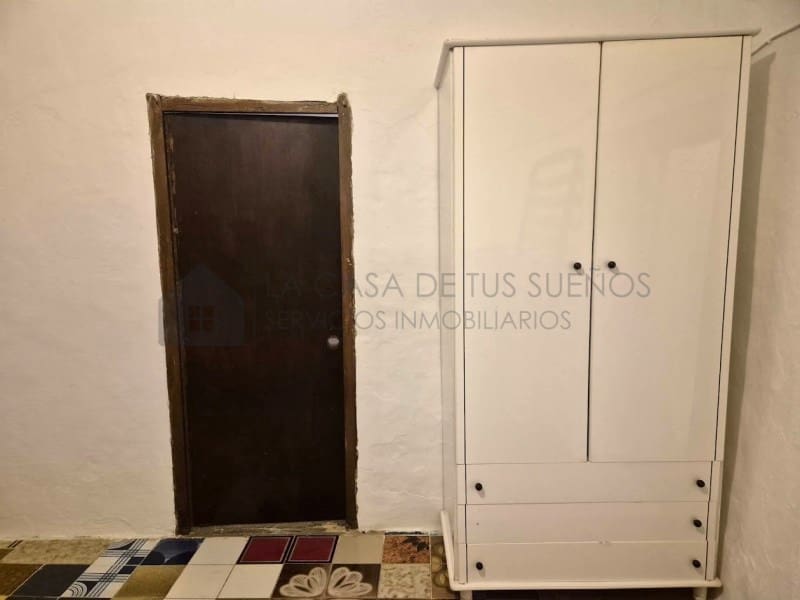4 bedroom Townhouse for sale in El Camp de Mirra with garage - € 110,000 (Ref: 9999283)