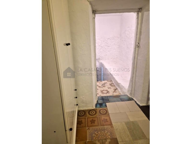 4 bedroom Townhouse for sale in El Camp de Mirra with garage - € 110,000 (Ref: 9999283)
