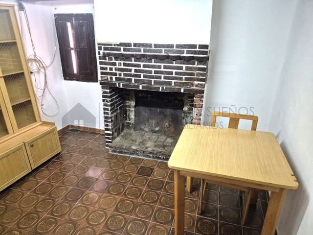 4 bedroom Townhouse for sale in El Camp de Mirra with garage - € 110,000 (Ref: 9999283)