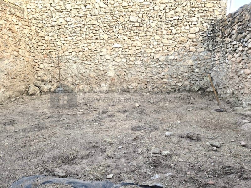 4 bedroom Townhouse for sale in El Camp de Mirra with garage - € 110,000 (Ref: 9999283)