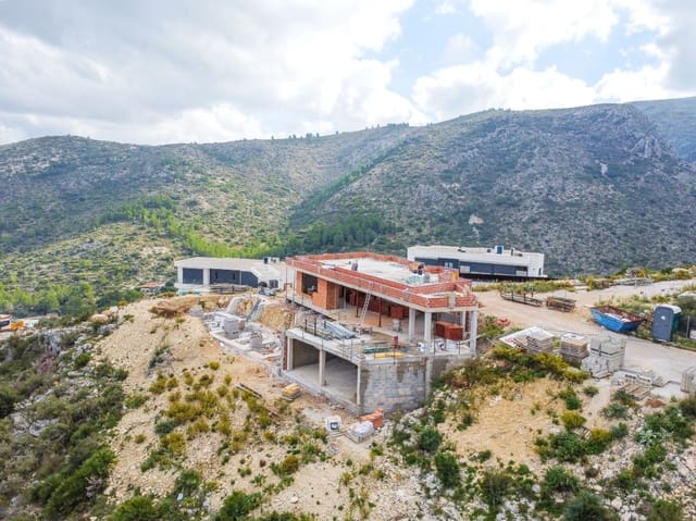 3 Zimmer Villa zu verkaufen in Pedreguer mit Pool Garage - 764.000 € (Ref: 9901379)